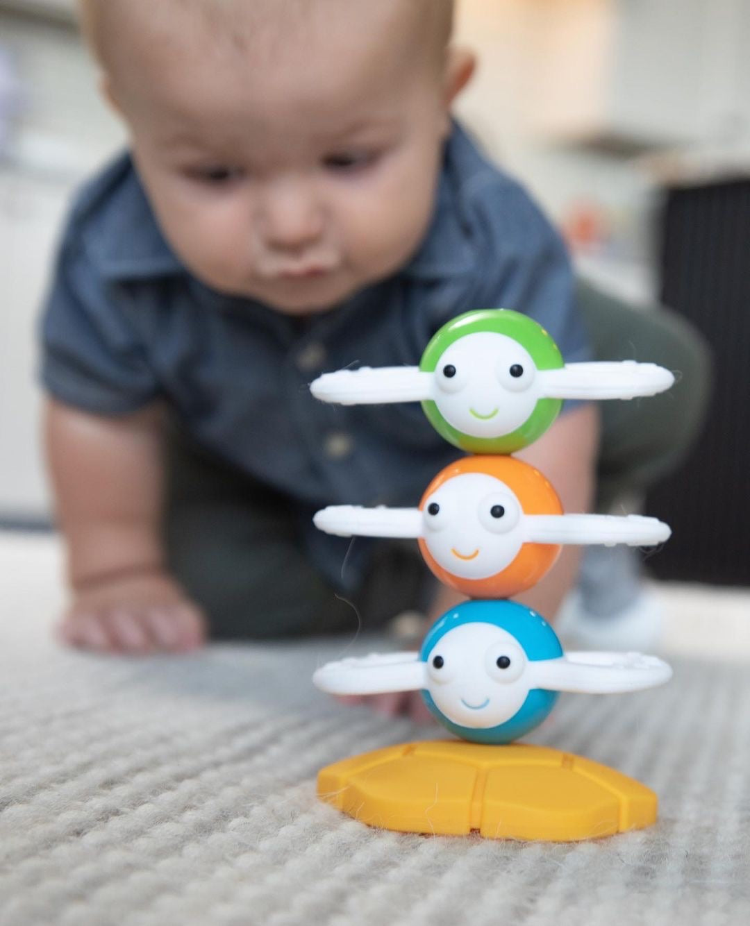 Dizzy Bees, Mordedor Apilable con Imán - Fat Brain Toys