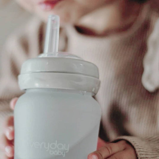 Mamadera de vidrio con bombilla, 240 ml, color gris Everyday Baby