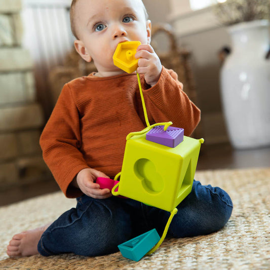 Oombeecube, Cubo de encaje bebé - Fat Brain Toys
