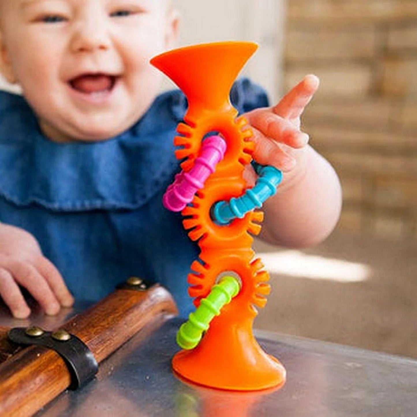 PipSquigz Loops, Mordedor y Sonajero sensorial Naranjo - Fat Brain Toys